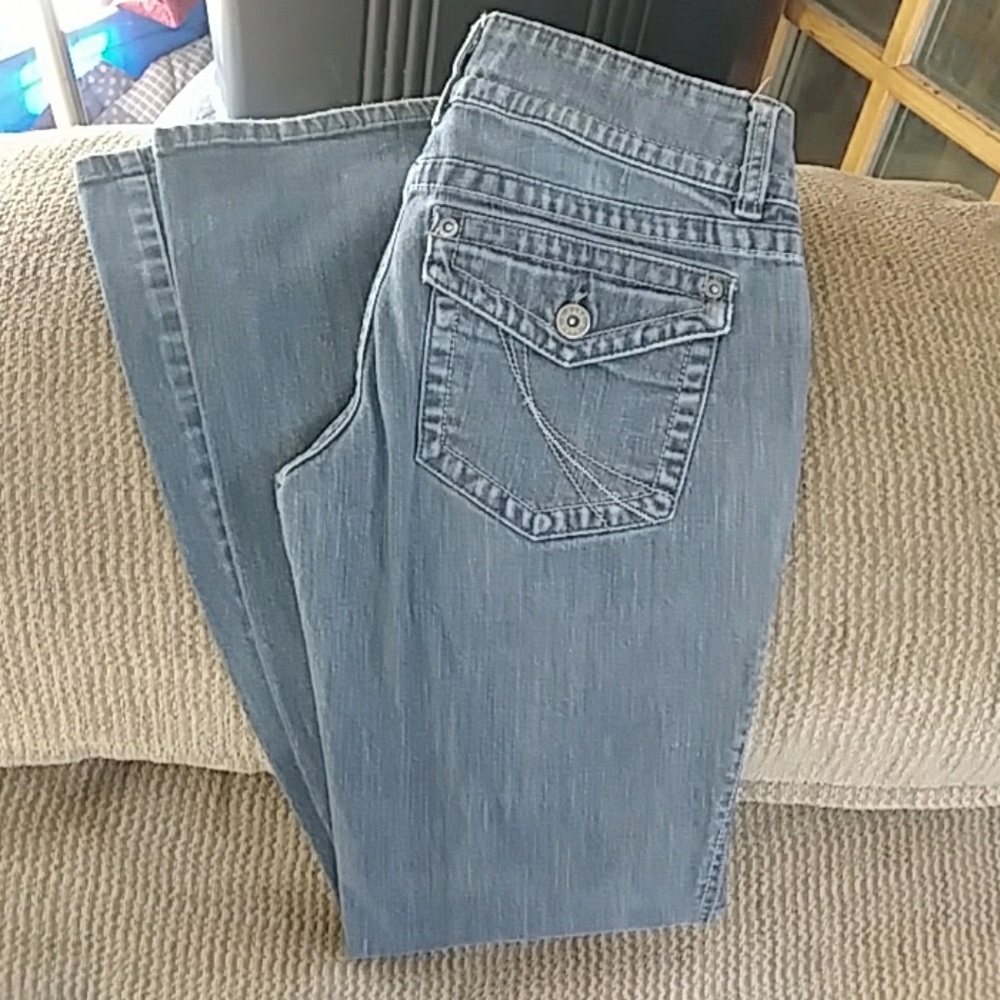 Elle size 2R fits size 3 junoir
